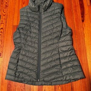 Old Navy Women's Quilted Puffer Vest - Dark Gray